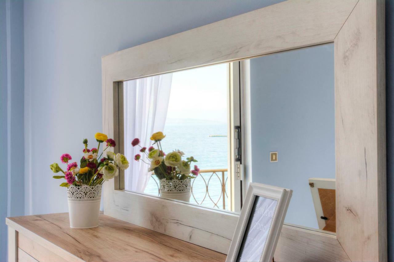 T8 Apartment On The Beach Benitses  Eksteriør bilde